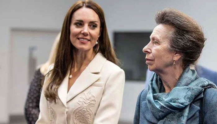 Kate Middletons turned the bones of Buckingham Palace fragile