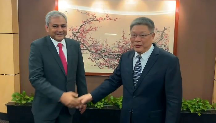 Federal Minister for Interior Mohsin Naqvi (left) meets his Chinese counterpart Qi Yanjun at the office of Chinas mission to the United Nations in New York, United States, on June 27, 2024. — Screengrab/Ministry of Interior