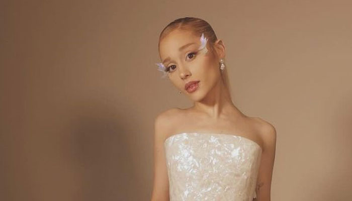 Ariana Grandes mom consoles her in birthday wish amid recent controversy