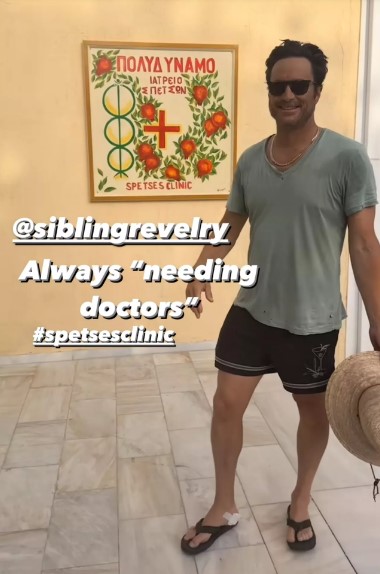 Kate Hudson teases brother as he gets hurt on family vacation