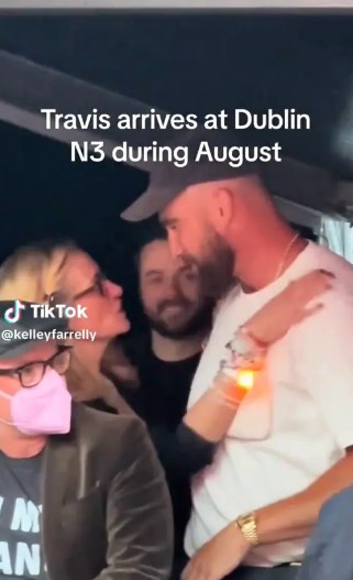 Taylor Swift fans slam Julia Roberts for getting close to Travis Kelce