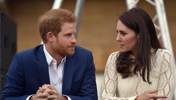 Kate Middleton under dark days as Prince Harry shoulder goes missing