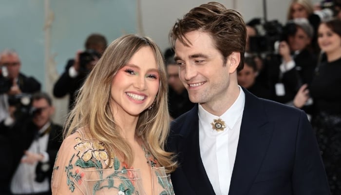 Photo: Suki Waterhouse reveals why she fell for Robert Pattinson