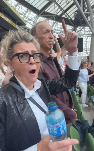 Nikki Glasers parents apologetic after calling Julia Roberts gross