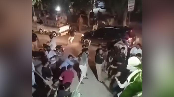 SHO demoted, suspended for 'assaulting' lawyer in Karachi's Gulistan-e-Jauhar 