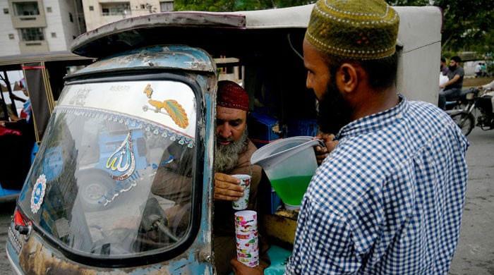 What kind of weather can Karachiites expect today?