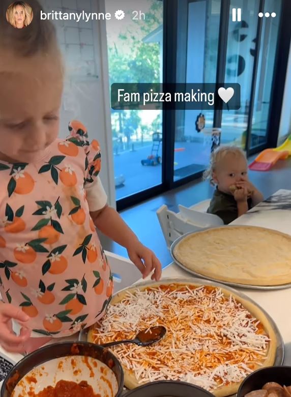 Pregnant Brittany Mahomes enjoys pizza making with little ones