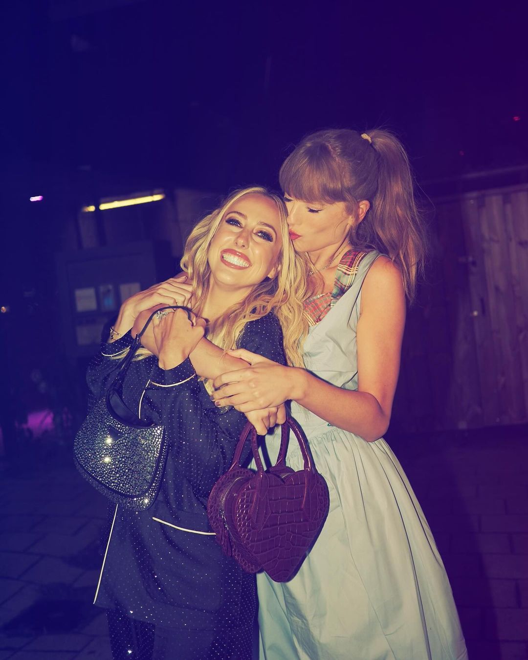 Taylor Swift showers pregnant Brittany Mahomes with love & hugs