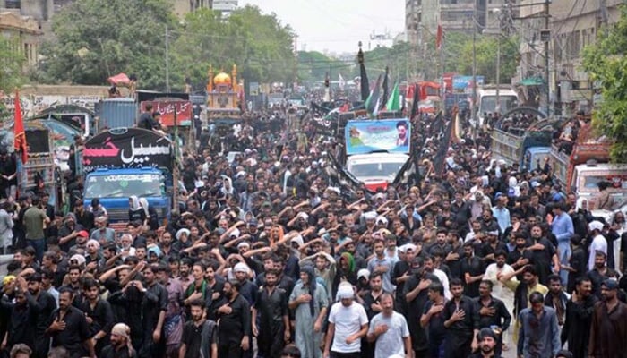 A large number of mourners attending the Ashura procession on 10th of Muharram-ul-Haram at Empress Market, Saddar, Karachi, July 17, 2024. — APP