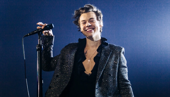 Photo: Harry Styles flirting with married musician: Source