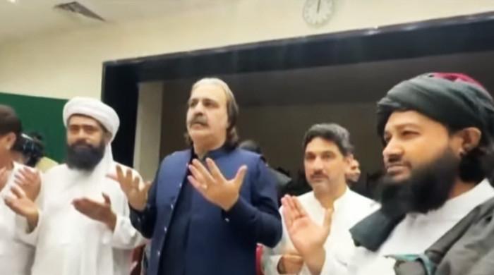 CM Gandapur 'hints' at calling KP Apex Committee after meeting Bannu jirga