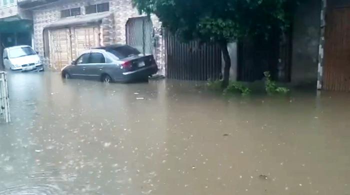 44-year record broken as over 350mm rainfall lashes Lahore 44-year record broken as over 350mm rainfall lashes Lahore