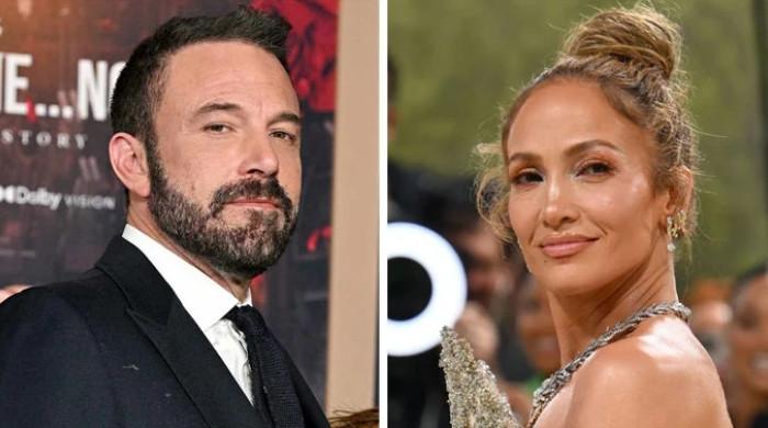 Jennifer Lopez trying to be strong amid Ben Affleck divorce: Report