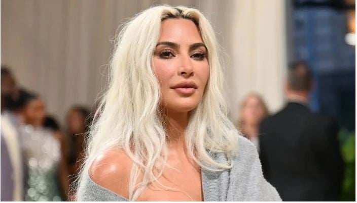 Kim Kardashian drops steamy throwback snaps after cutting off mystery man