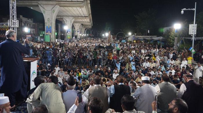 JI to march towards Murree Road today as talks with govt continue