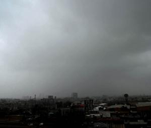 Light showers soak Karachi as PMD forecasts more rain in next 24 hours