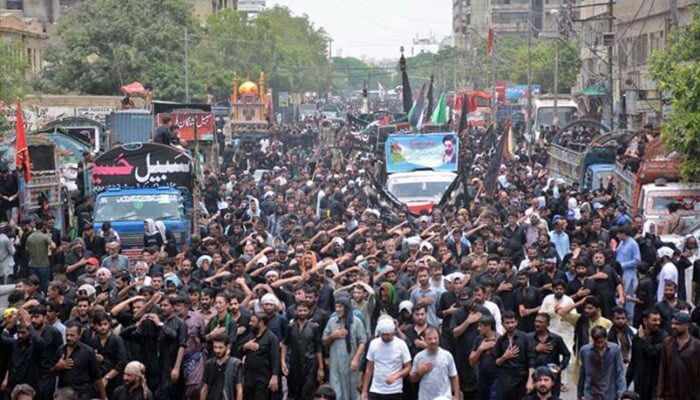 Large number of mourners attending the Ashura procession on 10th of Muharram-ul-Haram at Empress Market, Saddar, Karachi, July 17, 2024. — APP