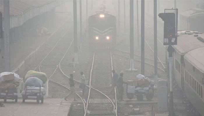 A view of heavy smog in morning hours, in Lahore. — Online/File
