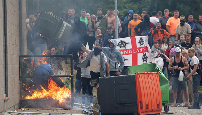 Man jailed for 9 years for setting fire to asylum seekers' hotel in UK ...