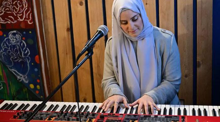 ‘Beautiful thing’: Hijab-wearing singer looks to inspire