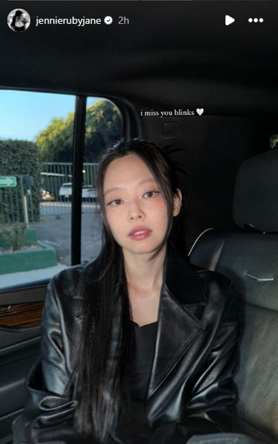 Jennie opted for all black avatar for the outing