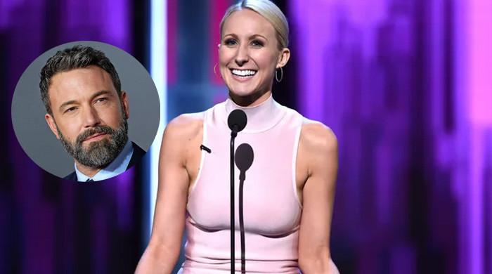 Nikki Glaser throws shade at Ben Affleck amid live roasting at ‘Late Hits’