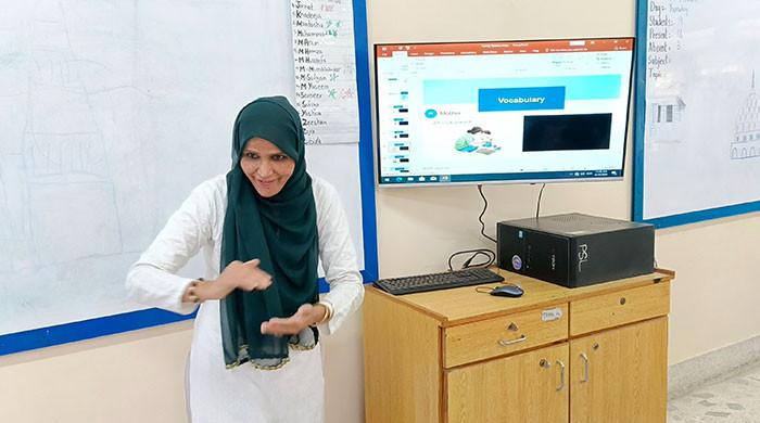 Making 'signs' of Pakistan's struggling deaf community heard