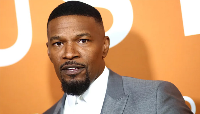 Jamie Foxx shares the story of his health scare during emotional stage show