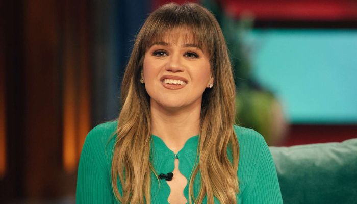 Kelly Clarkson unleashes her stunning spooky transformation
