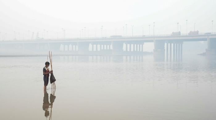 Environmental experts suggest complete lockdown in Lahore