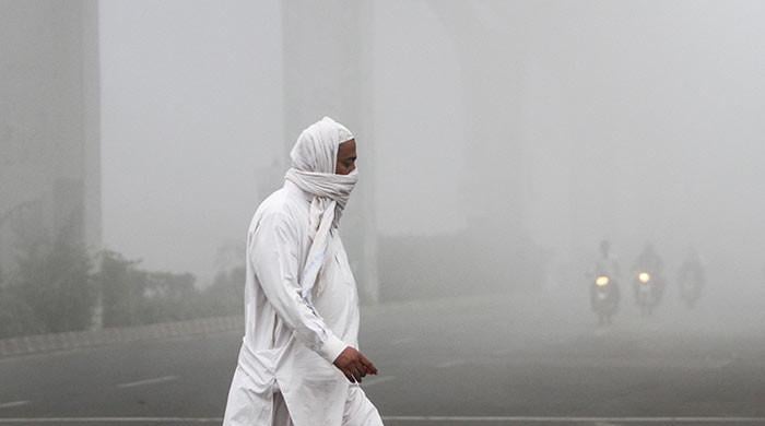 Relentless smog chokes Punjab, air quality in KP's Peshawar worsens Relentless smog chokes Punjab, air quality in KP's Peshawar worsens