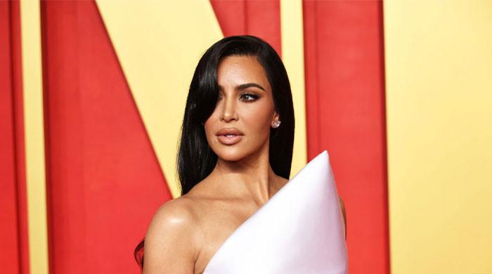 キム・カーダシアン、物議を醸す自撮り写真に対する冒涜で告発