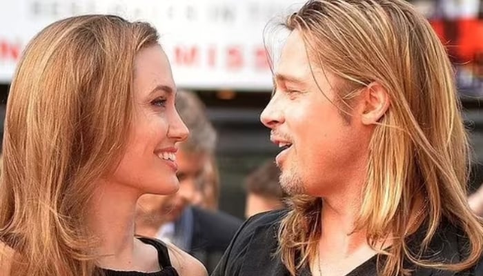 Photo: Brad Pitt using influence to bulldoze Angelina Jolie: Source