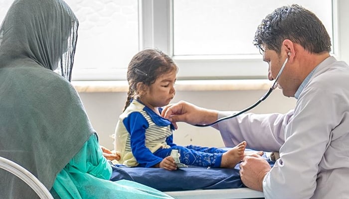 A four-year-old girl is treated for malnutrition and pulmonary tuberculosis at a hospital in Nangarhar Province, Afghanistan. — UNICEF/file