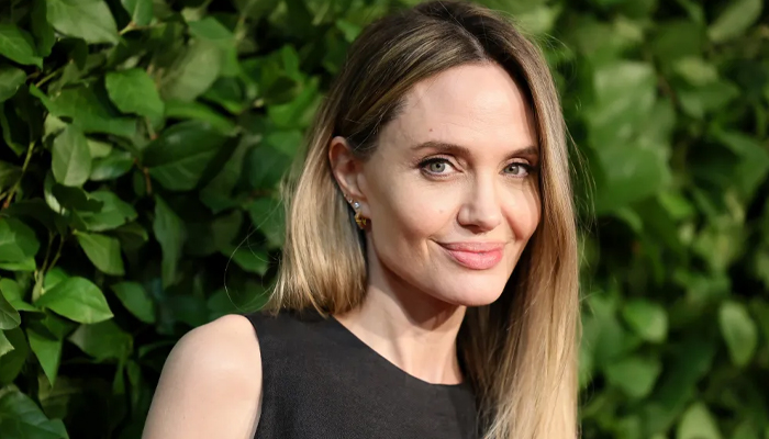 Angelina opts for unique fashion at first talk show appearance post break