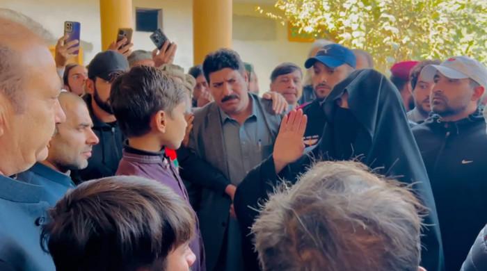 Everyone left me alone at D-Chowk, claims Bushra Bibi after Islamabad protest fiasco