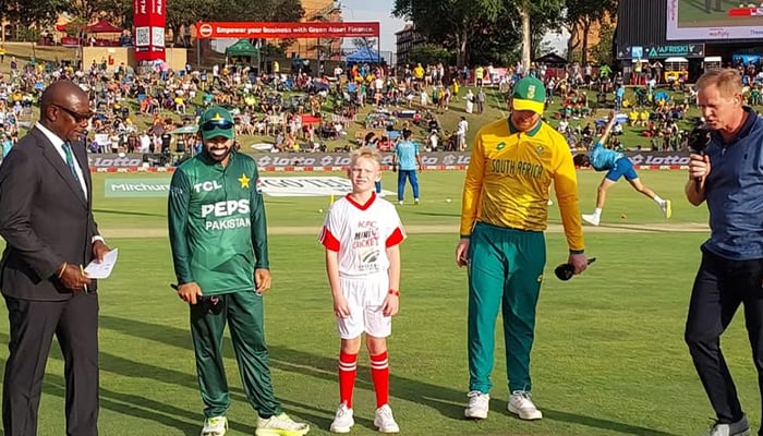 Pakistans skipper Mohammad Rizwan (L) and South Africas captain Heinrich Klaasen (R) pictured during the toss of the second T20I on December 13, 2024 at the Centurion Park. — Instagram/therealpcb