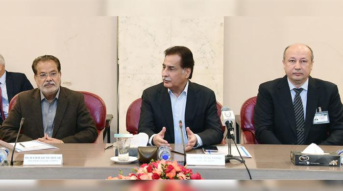 PTI to present demands in writing after first round of parleys with govt ends