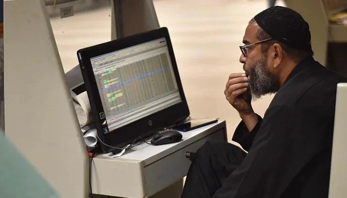 A trader monitors stock prices at the Pakistan Stock Exchange in Karachi, Thursday, December 5, 2024. — INP