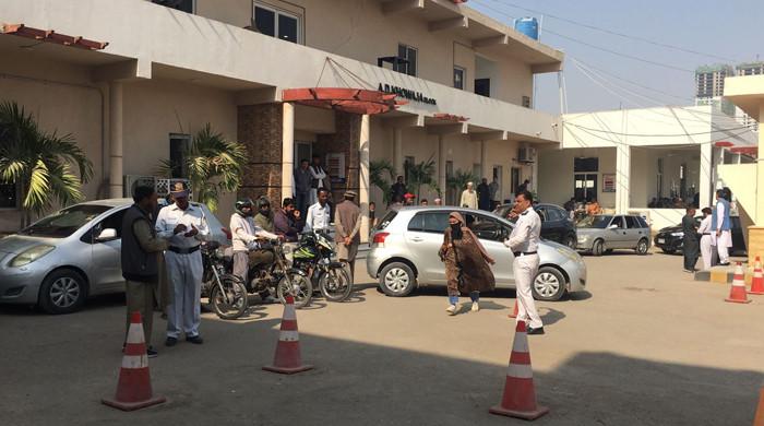 Karachi issues 22,084 fewer permanent driving licences in 2024: official