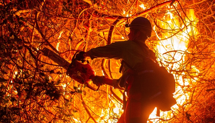 Los Angeles races to contain wildfires before severe winds return