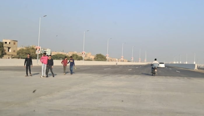 Youngsters can be seen on the Malir Expressway on January 12, 2025. — Reporter