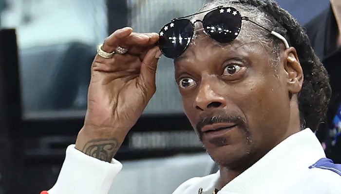 Snoop Dogg gets surprise from legendary musician
