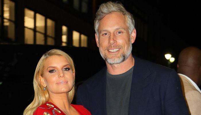 Eric Johnson and Jessica Simpson are smiling for a picture