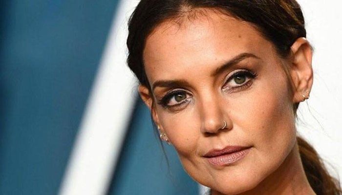 Katie Holmes heads to Broadway production as her show nears finale