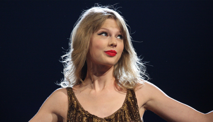 Taylor Swift brings entire family to support beau Travis Kelce