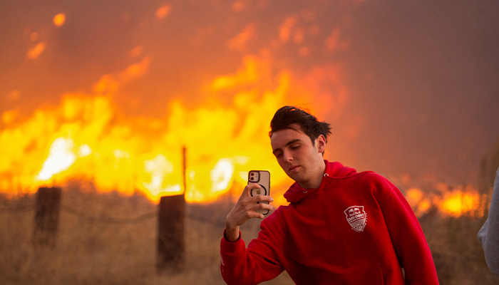 New wildfire near Los Angeles explodes to 9,400 acres, forces evacuations
