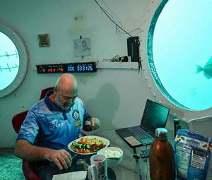 German man sets world record living for 120 days underwater