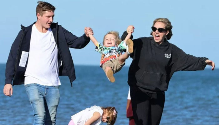 Kelsey Parker announces shes expecting baby with Will Lindsay