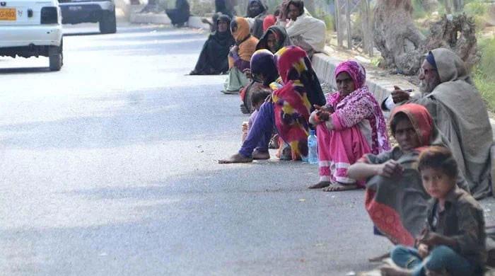 Traffic police ordered to ensure 'no begging in Karachi'